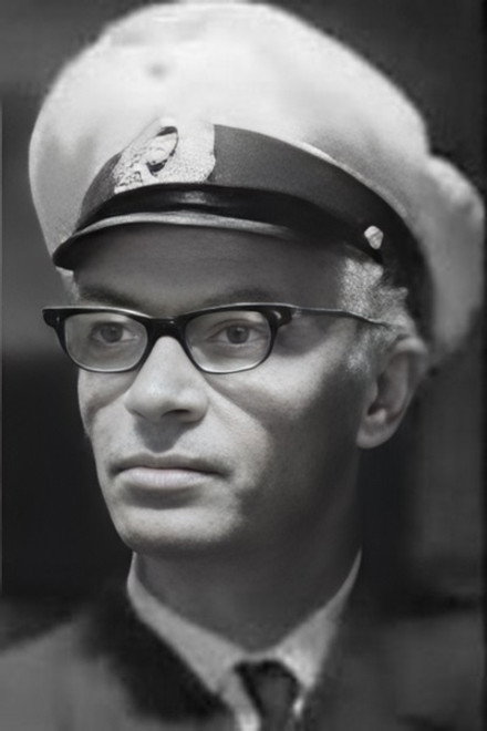 Л. Апинис