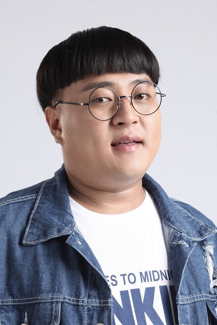 刘明