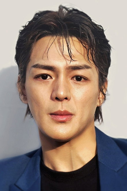 崔东久