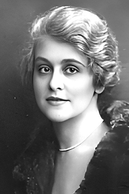 Carola Toelle