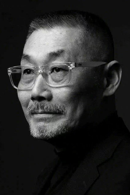 何平